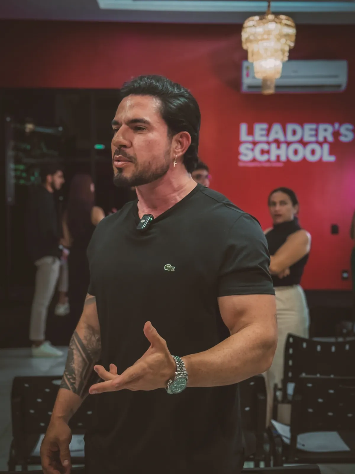 Estevam Neto palestrando na Leader's School